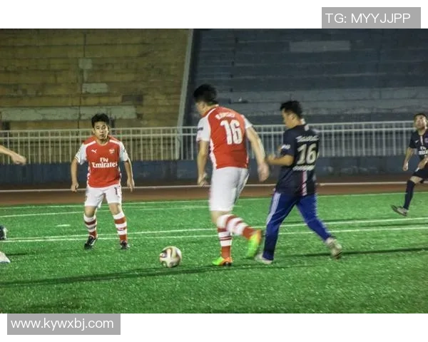 足球明星齐聚深圳激情踢球引发球迷热潮盛况空前